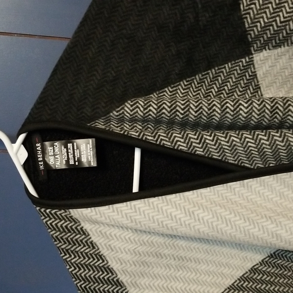 Ike Behar Poncho Cape - Picture 2 of 4